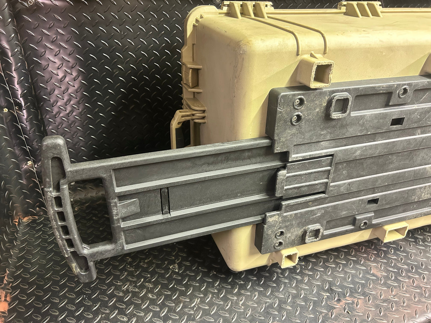 Peli 1650 Pelicase in tan