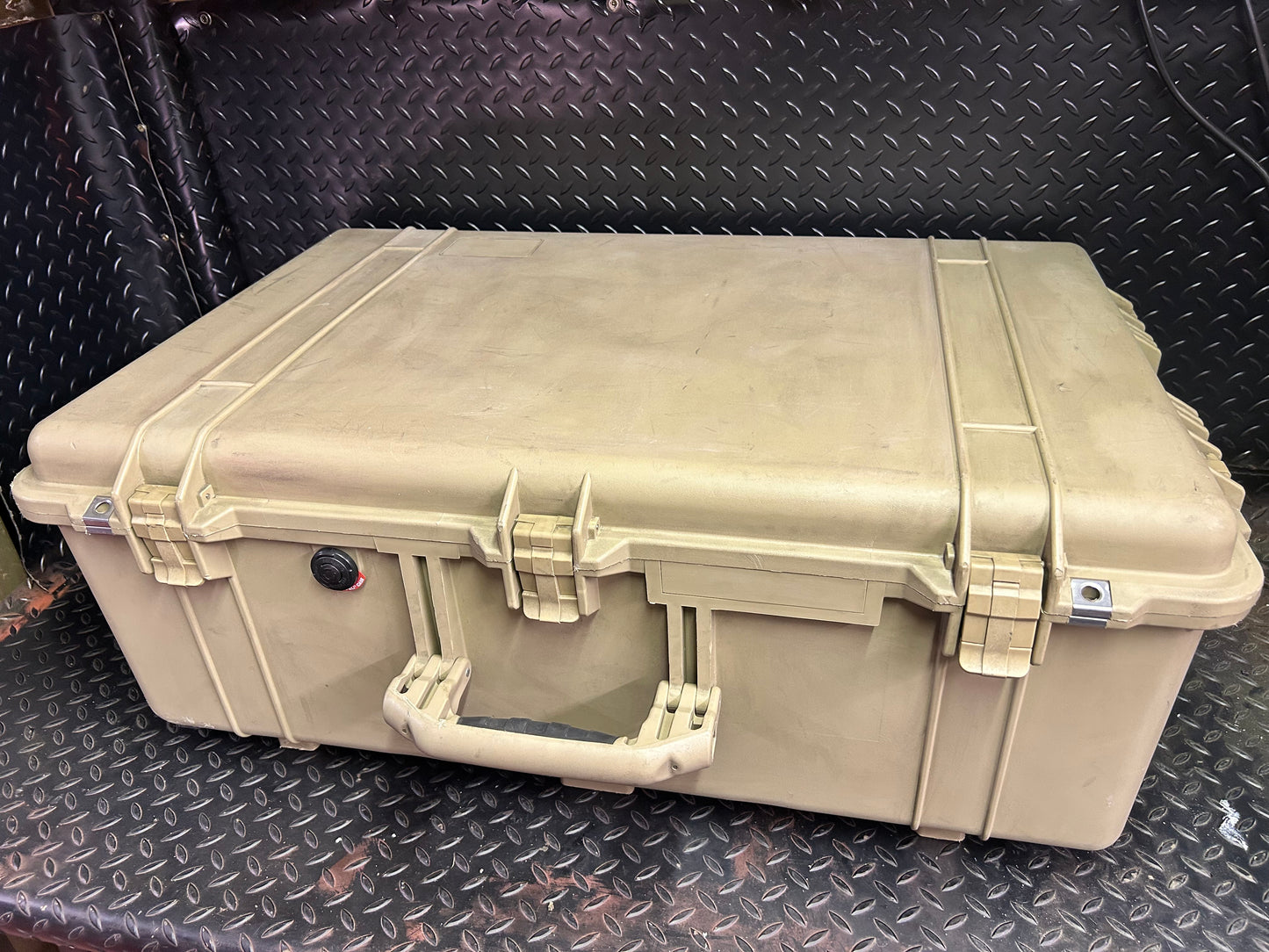 Peli 1650 Pelicase in tan