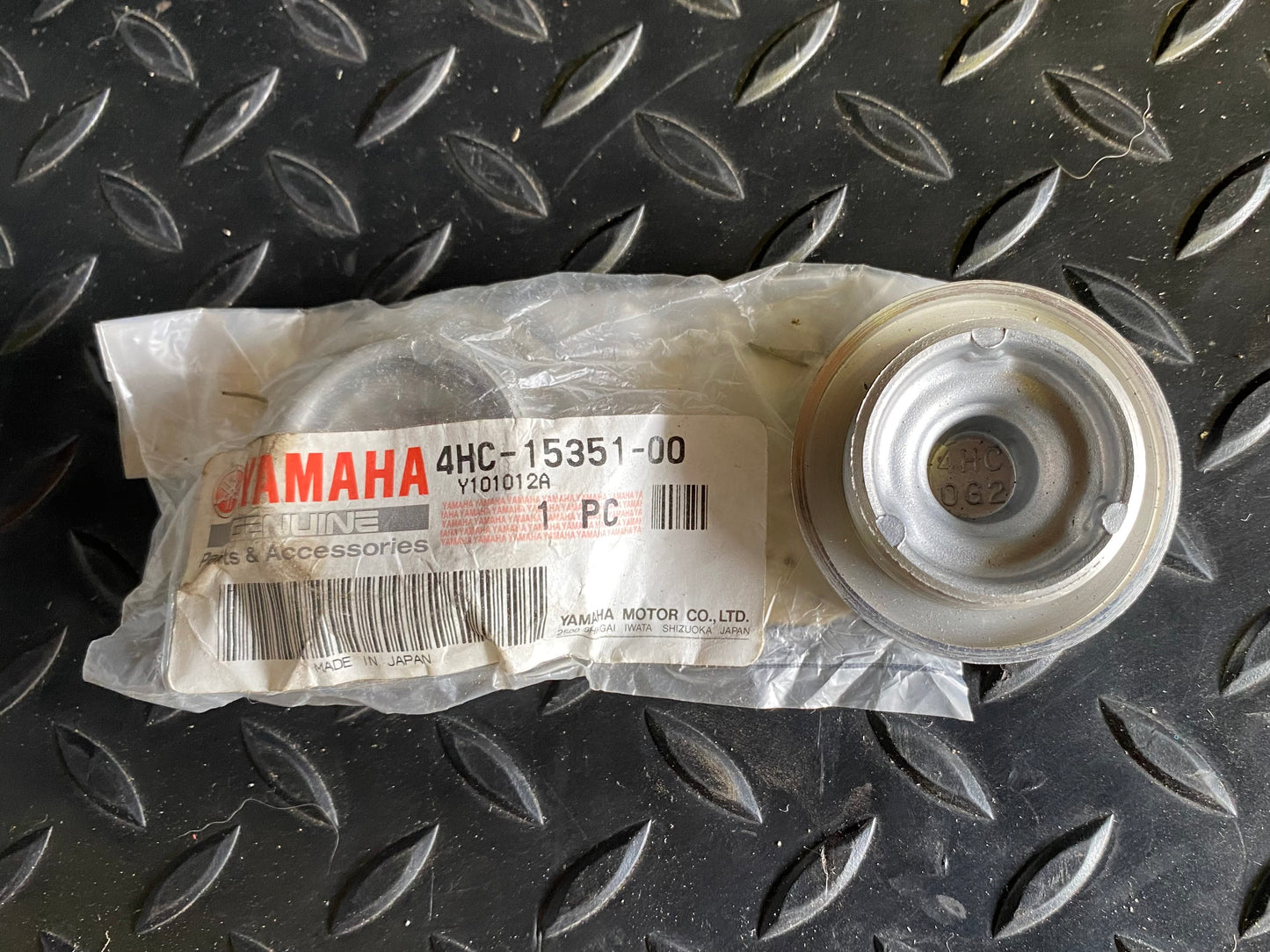 Yamaha Engine oil sump drain plug
4HC-15351-00